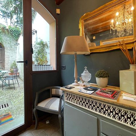 Le Camere Di Bsuites Affittacamere Parma Exterior photo