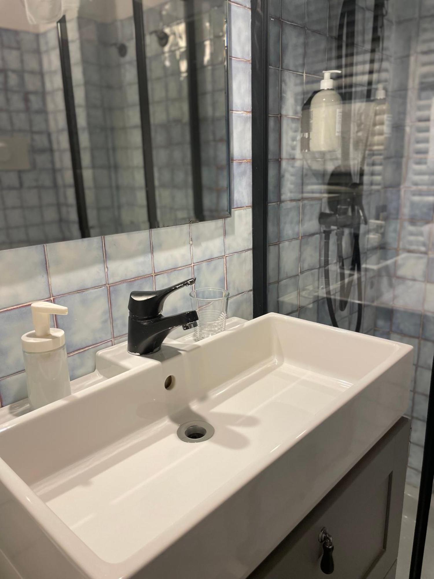 Le Camere Di Bsuites Affittacamere Parma Exterior photo